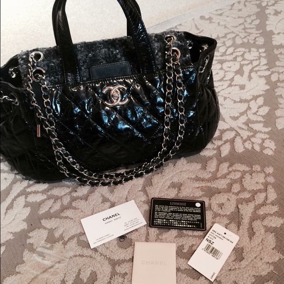 Chanel portobello tweed and leather bag
