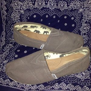 Toms
