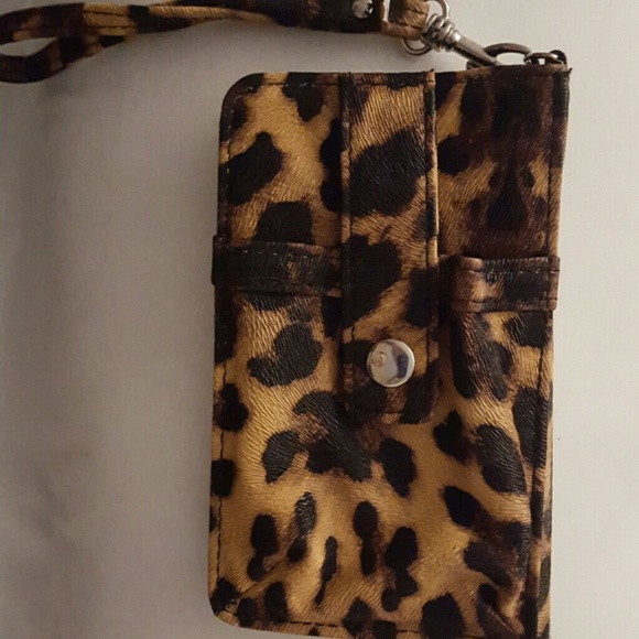 LEOPARD PRINT PHONE CASE/WRISTLET
