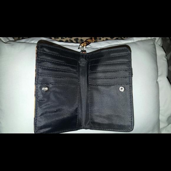 LEOPARD PRINT PHONE CASE/WRISTLET - Picture 3 of 3