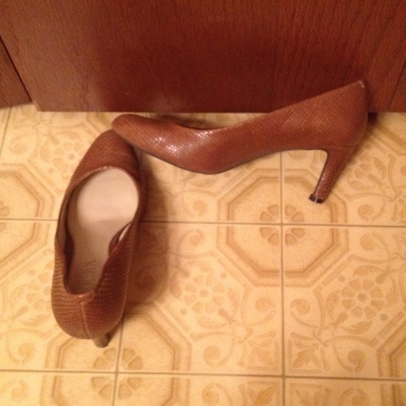 Lauren Ralph Lauren leather heels.  Size 7.5