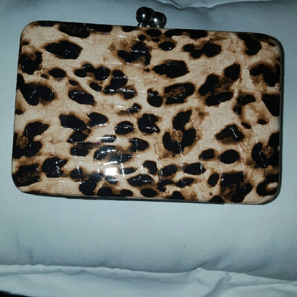 ••●●SALE●●•• LEOPARD PRINT CLUTCH