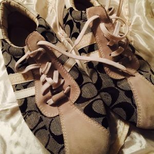 Sneakers ( look like real)