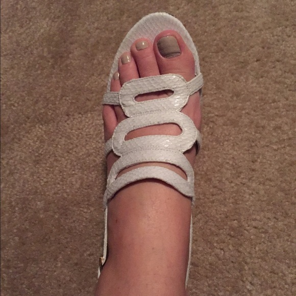 White strappy heels - gold inside and buckles. - Picture 4 of 4