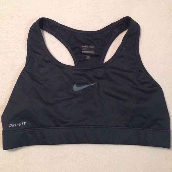 Nike dri-fit sports bra! Size m!