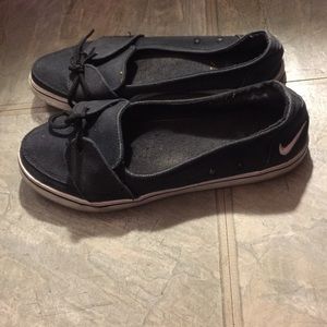 Nike flat shoes
