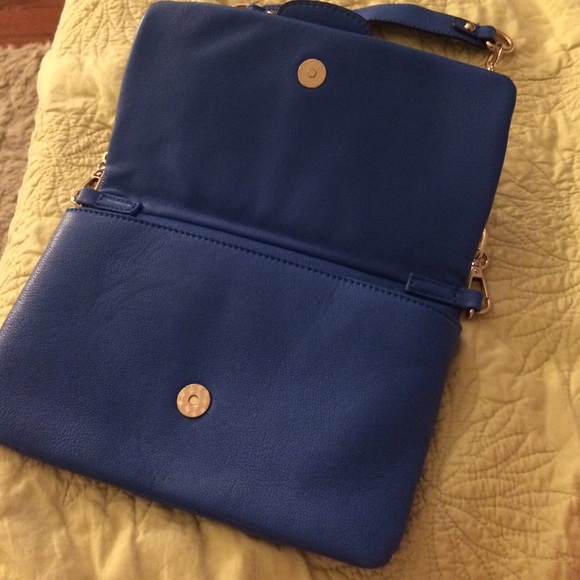 Cobalt blue clutch with detachable chain strap - Picture 2 of 4