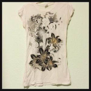 White Flower Print Graphic Tee 🌼