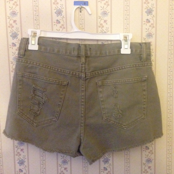 Green studded shorts - Picture 2 of 2