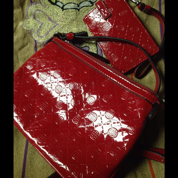 Gorgeous Red Patent Dana Buchman Messenger Bag - Picture 3 of 4