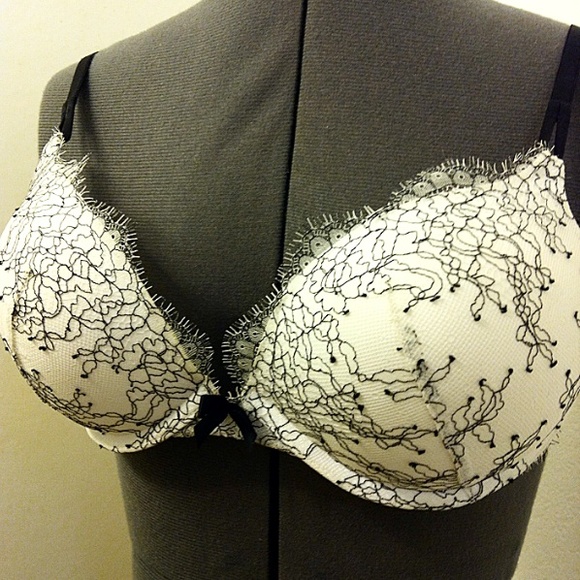 VS Bombshell Bra LIKE NEW