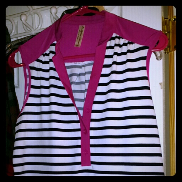 SOLD LOCAL Cute shirt! !