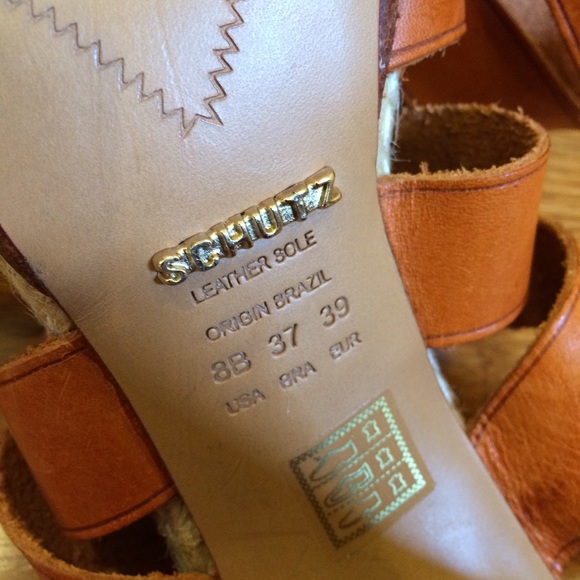 🎉🎉🎉SOLD🎉🎉🎉 Schutz Heeled Leather Sandal - Picture 2 of 4