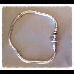Authentic Sterling Silver Pandora bracelet 7.5 🍥