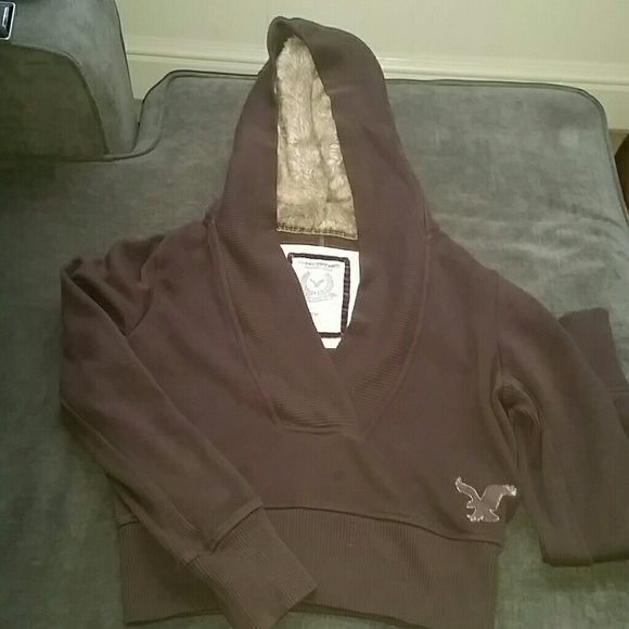 American Eagle brown pullover sweatshirt