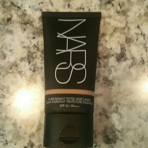 Nars tinted moisturizer : annapurna