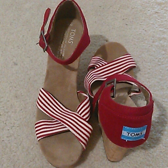 Size 8 TOMS wedges