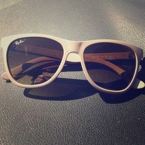 Authentic Ray Ban Sunglasses RB4184