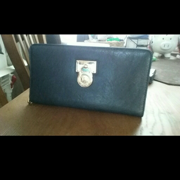 Black Michael Kors Hamilton wallet