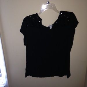 Black tee shirt with sequenced shoulders