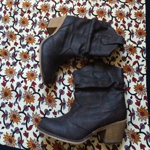 Slouchy dark brown cowgirl booties