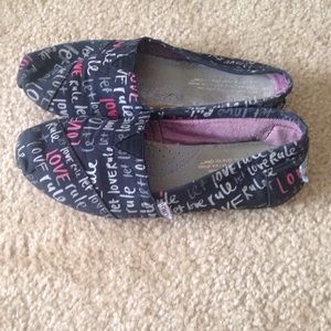 Let Love Rule Toms size 6W