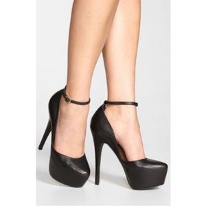 Steve Madden Deeny Pump in Black Leather