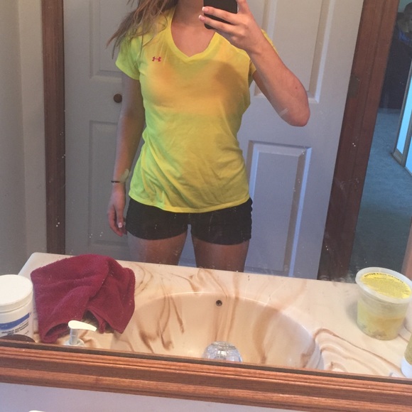 NWOT underarmour tee