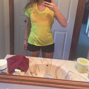 NWOT underarmour tee