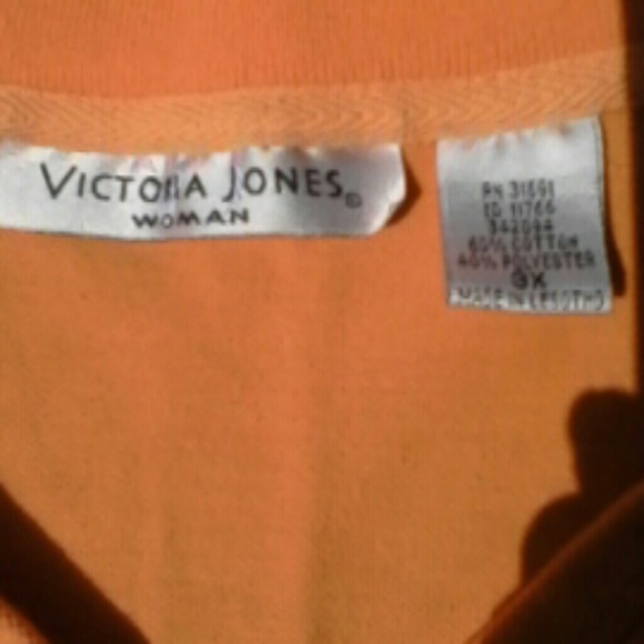 Sleeveless top - Picture 2 of 2