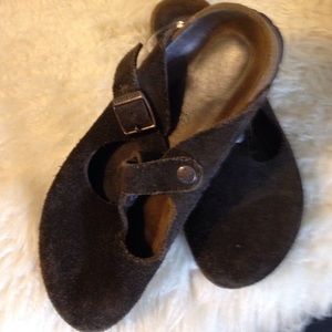 Birkenstock brown ladies size 8.