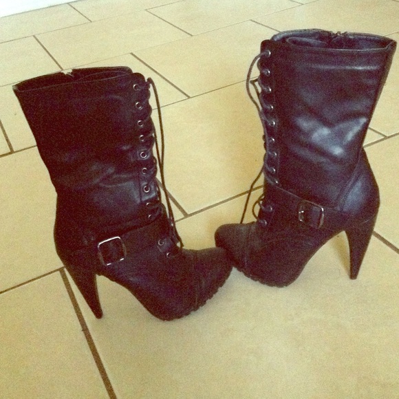 Black heeled boots