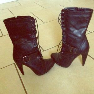 Black heeled boots