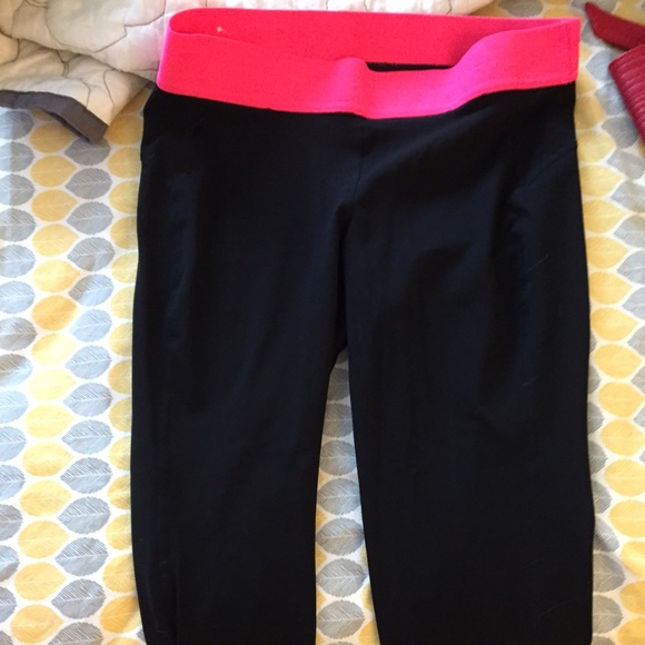 Old Navy active capris black and pink