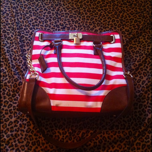 Cute Red&White stripped Purse 🌹