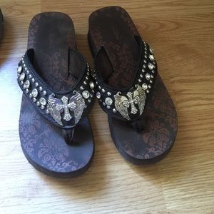 Used condition Flip flops