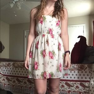 Rue 21 Floral Print Dress. Size Medium.