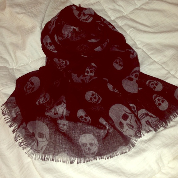 Skull Print Fashion Scarf