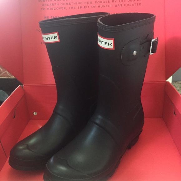Hunter Shoes - NEW hunter classic short black rain boot😃
