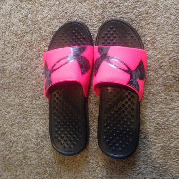 SOLD on Ⓜ️ Under Armour slides