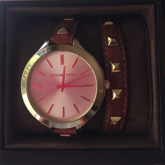 SOLD!!!!!!!! Michael Kors watch - Picture 2 of 4