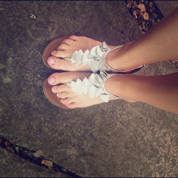 Cathy Jean Silver Metallic Sandals!