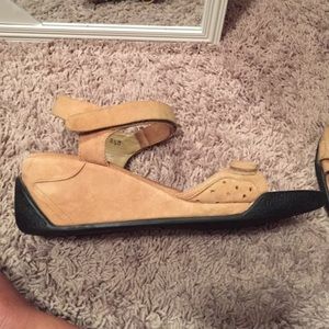 Authentic ViaSpiga Tan Wedges