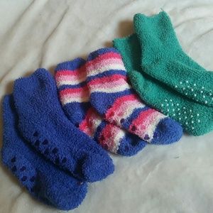 NWOT Fuzzy Gripper Socks