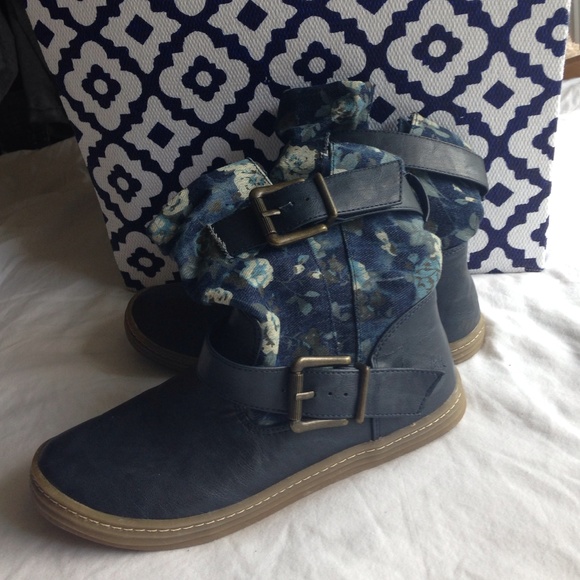 Blowfish blue flowered booties