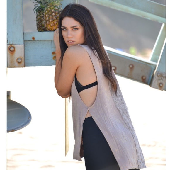 NWT 🎉Tan tank top with lace detail
