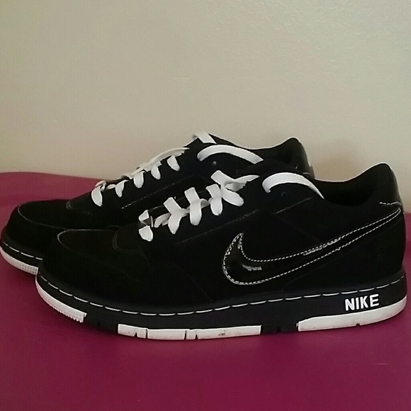 Nike shoes size 7Y or women's 8.5