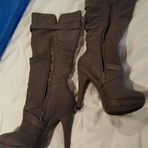 Suede boots grey sz 6 - Picture 2 of 4