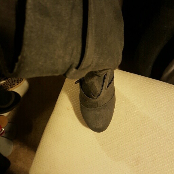 Suede boots grey sz 6 - Picture 3 of 4