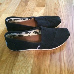 Black TOMS